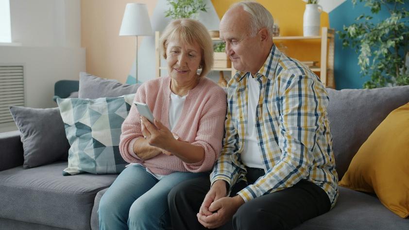 Senior couple reviewing Medicare advantage insurance in Fresno with an online insurance advisor.